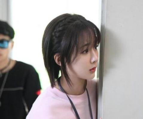 赵丽颖最新短发造型，科技魅力与时尚前沿的完美结合