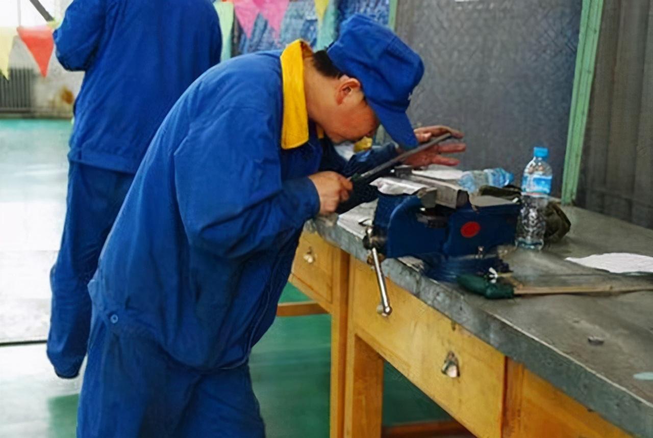 西安钳工最新招聘信息,启程工匠之旅,探寻自然美景下的工作机会