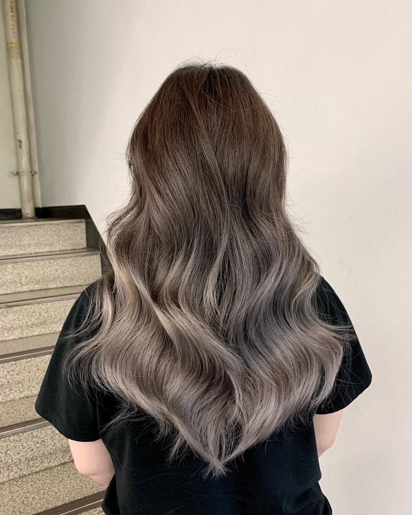 『最新染发趋势,与自然美景交融,寻找内心平和之旅』