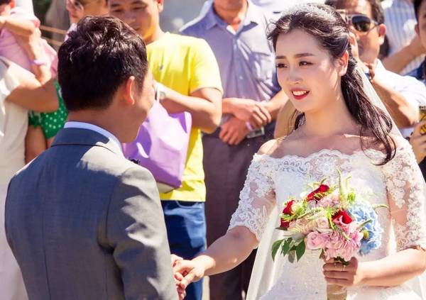 「创意满满!最新结婚恶搞新郎方法,欢乐无限时刻」