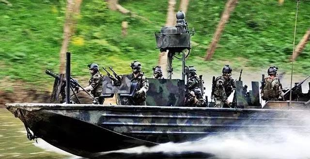 中国最新内河战斗艇，科技强军的新锐力量亮相水面