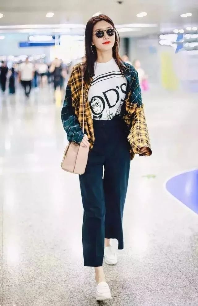 江疏影最新机场照，展现自信与成就感的力量瞬间风采展现