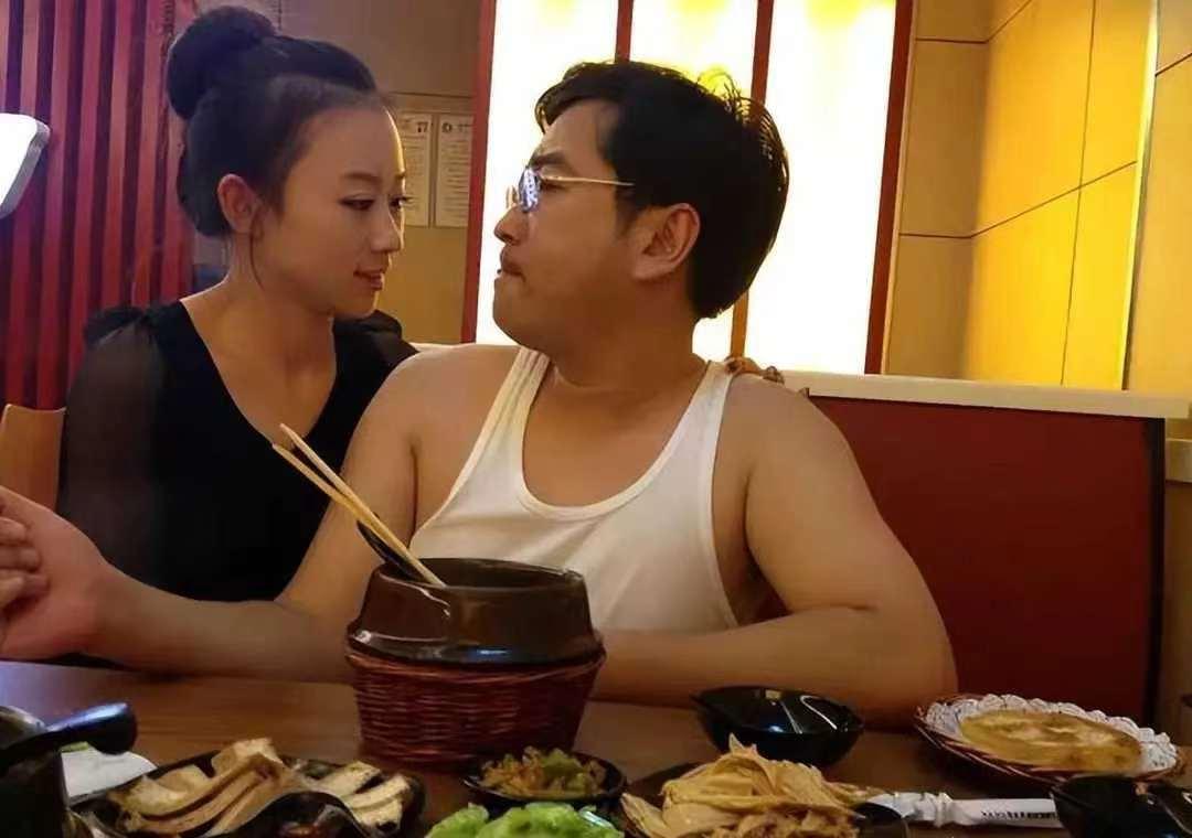 纪英男范悦最新照片,纪英男范悦最新照片，时代之光下的璀璨明星