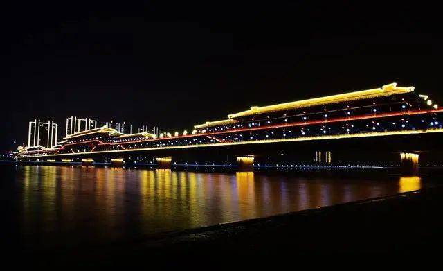 咸阳风雨廊桥最新建设进展，与自然美景交融的宁静之旅