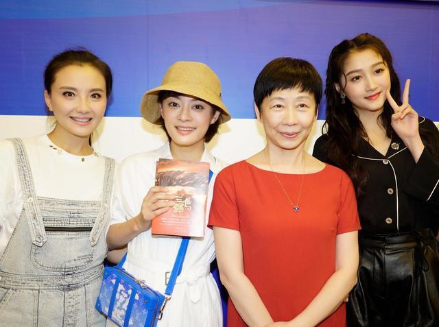 李东学与孙俪星光闪耀的合影时刻