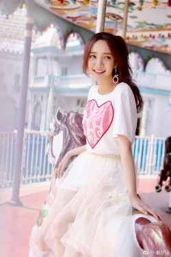 梦佳崭露头角，时代标志的崛起及其影响力