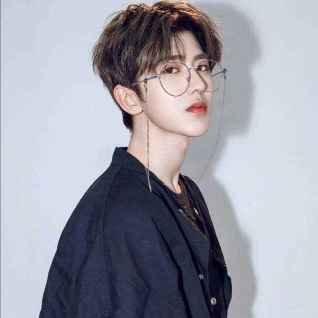 蔡徐坤最新作品,变化的力量与自信成就感的源泉