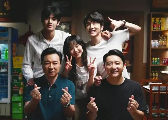 以家人之名最新剧情,家的温馨与友情的深厚时光