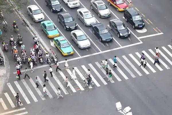 礼让行人最新规定解析,规则变化与自信成就之路