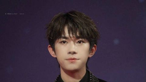 易烊千玺荣获最新奖项,变化的力量展现自信光芒