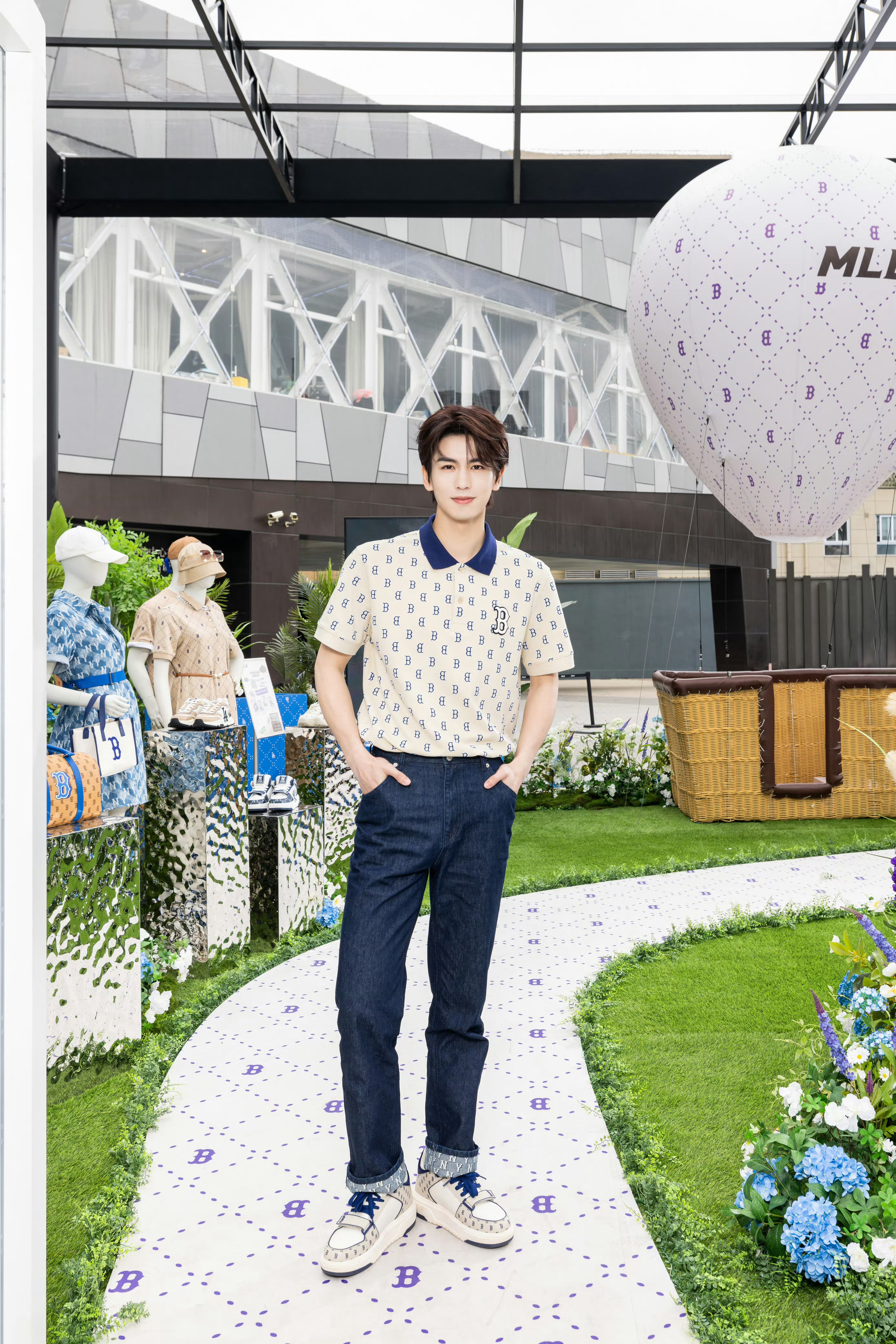 张凌赫最新穿搭,时尚先锋的蜕变之路展现新风采