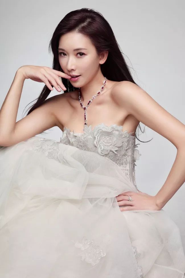 走进星辉世界,明星图片一览,光彩夺目之旅