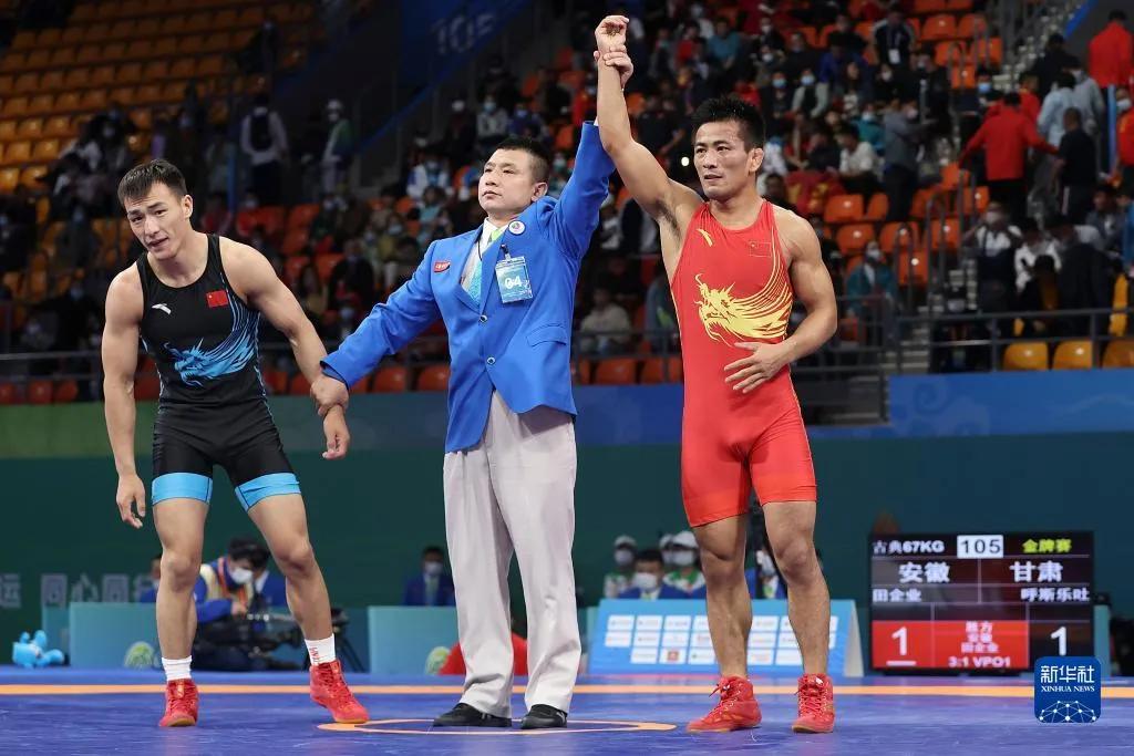 摔跤比赛冠军,跌倒与崛起的荣耀之路