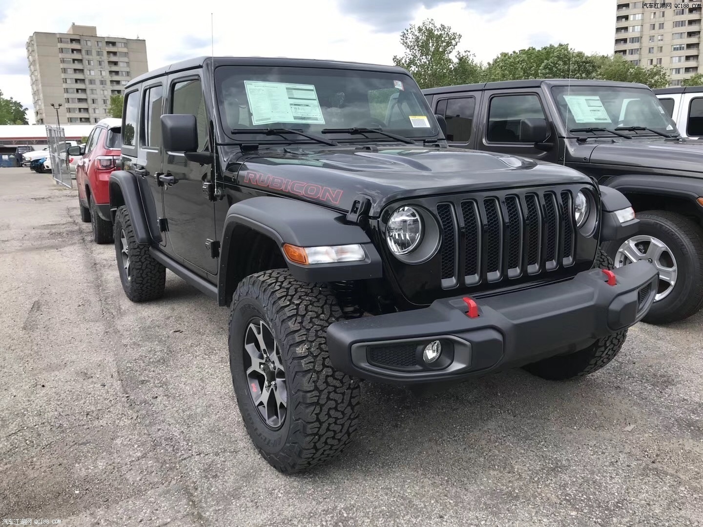 最新款牧马人越野车,小巷深处的越野激情与独特探险之旅