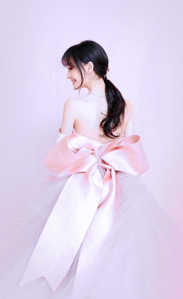 鞠婧祎星光下的青春印记,最新照片展现可爱魅力